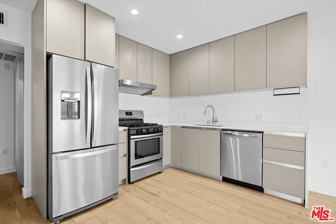 11785 Gateway Blvd Unit: 3