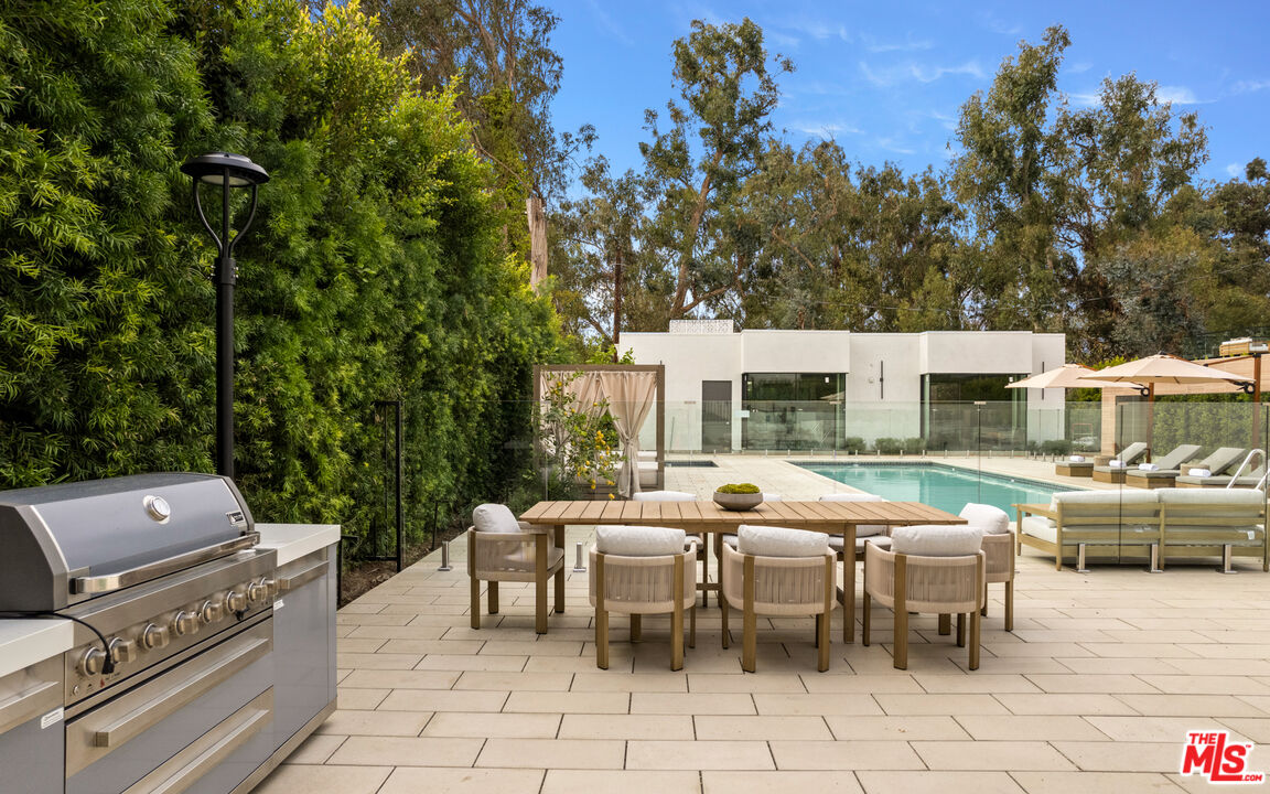 505 S Barrington Ave Unit: 404