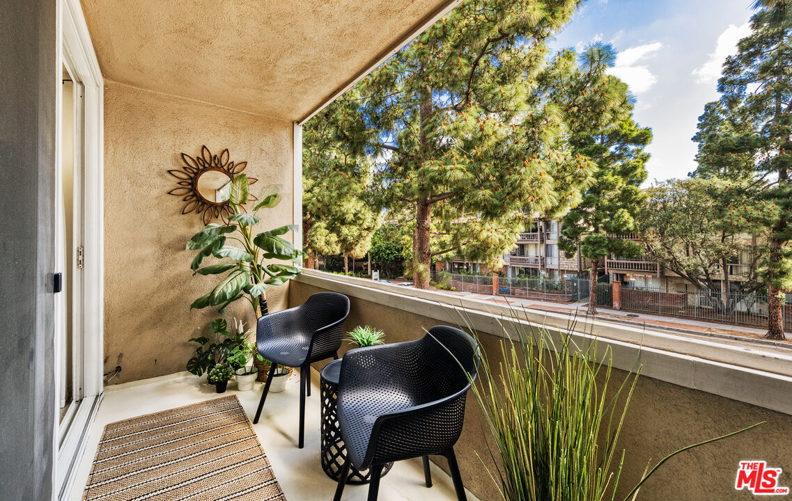 Photo of 6405 Green Valley Cir, Culver City, CA 90230