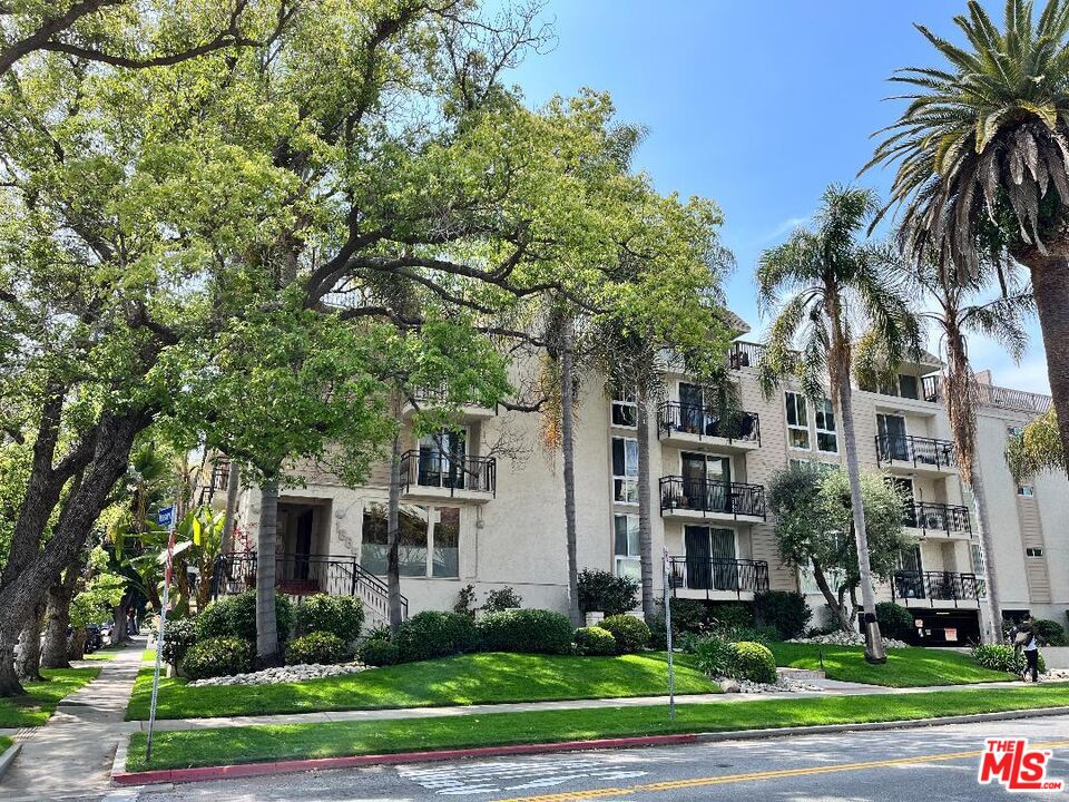 1885 VETERAN AVE Unit: 305