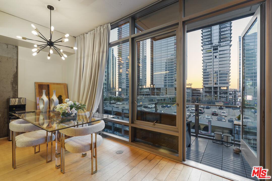 1100 S Hope St Unit: 814