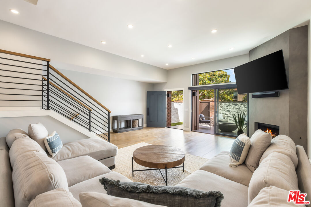 Photo of 13036 Mindanao Way, Marina Del Rey, CA 90292