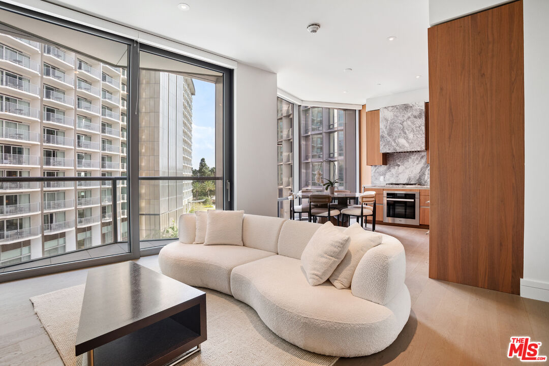 211 W Elm Ct Unit: 3C