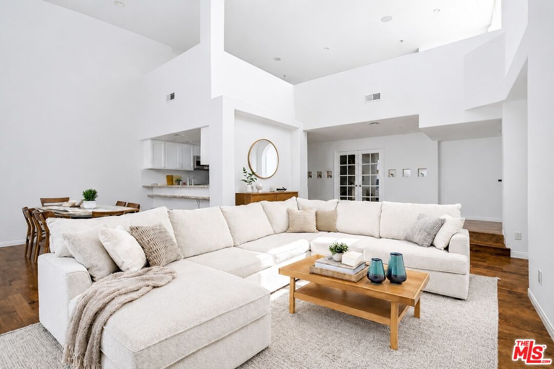 12011 Goshen Ave Unit: 305