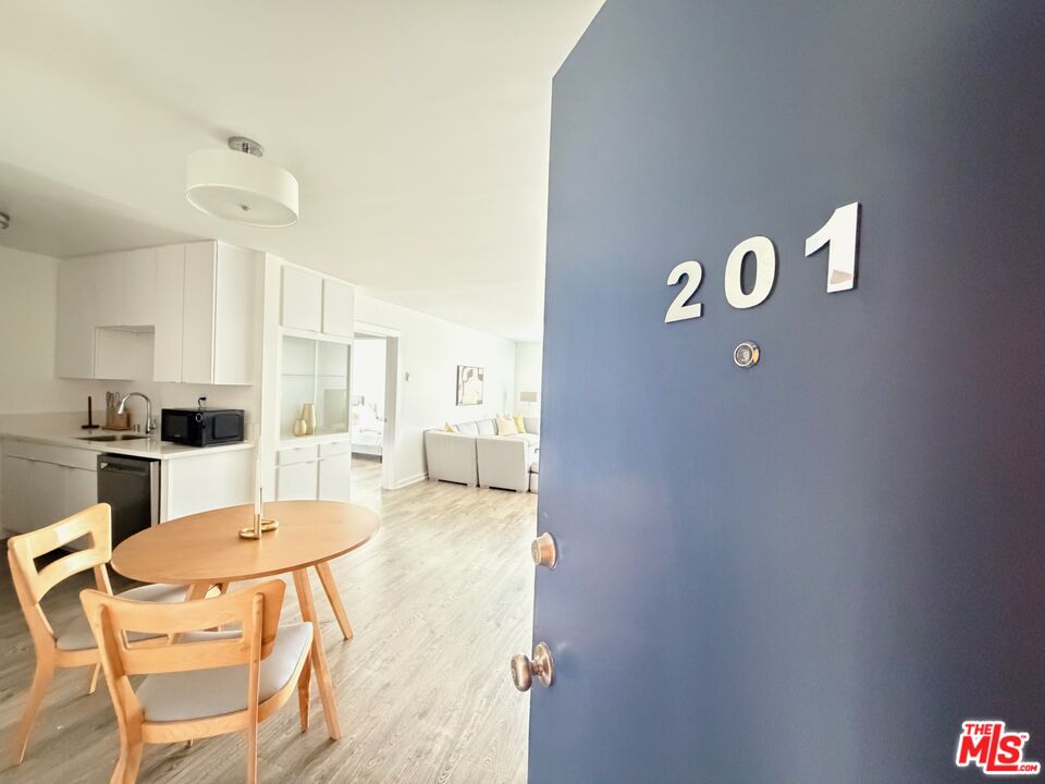 5805 W 8th St Unit: 201