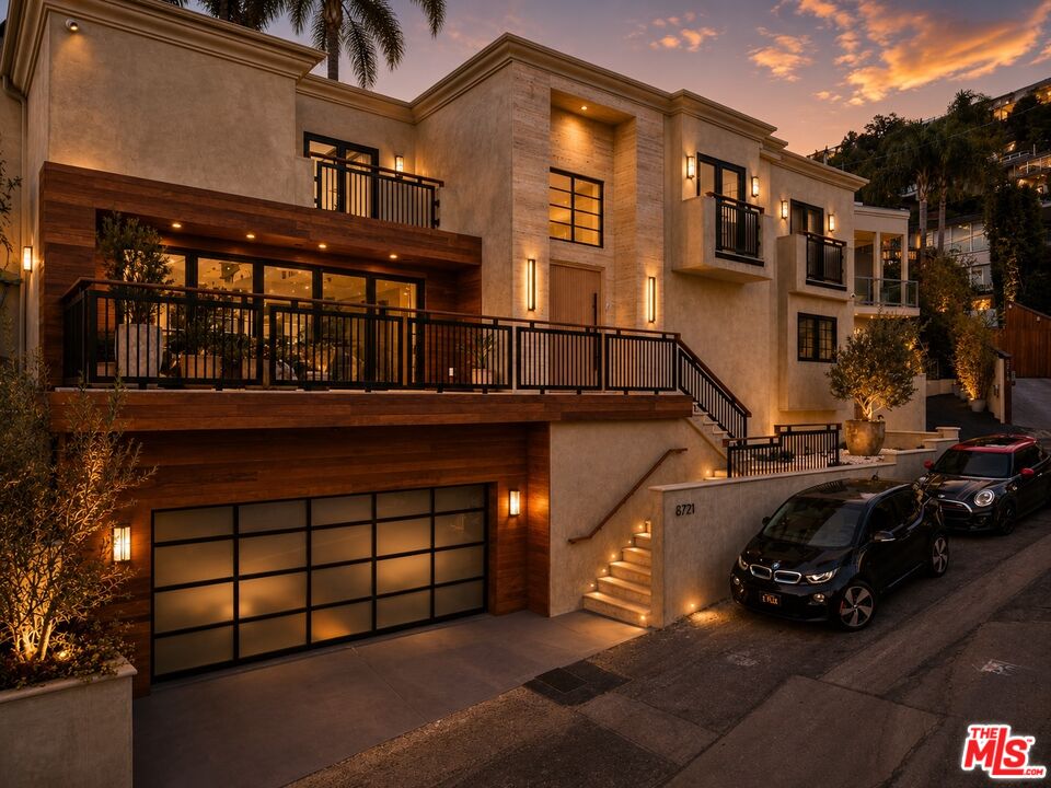 8721 W SUNSET PLAZA TERRACE