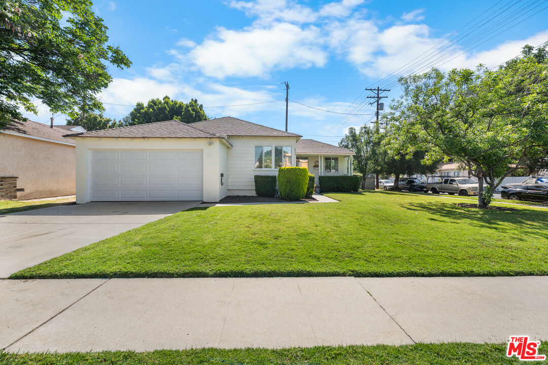 8900 Amigo Ave