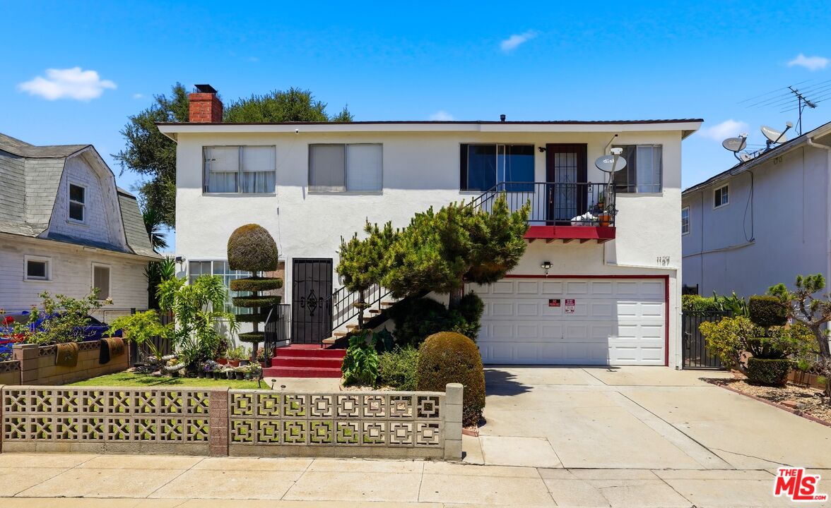1127 W 164th St