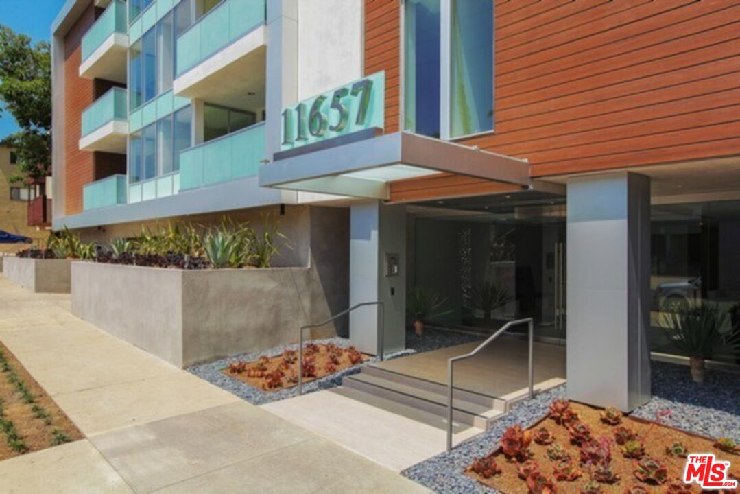 11657 Chenault St Unit: 104
