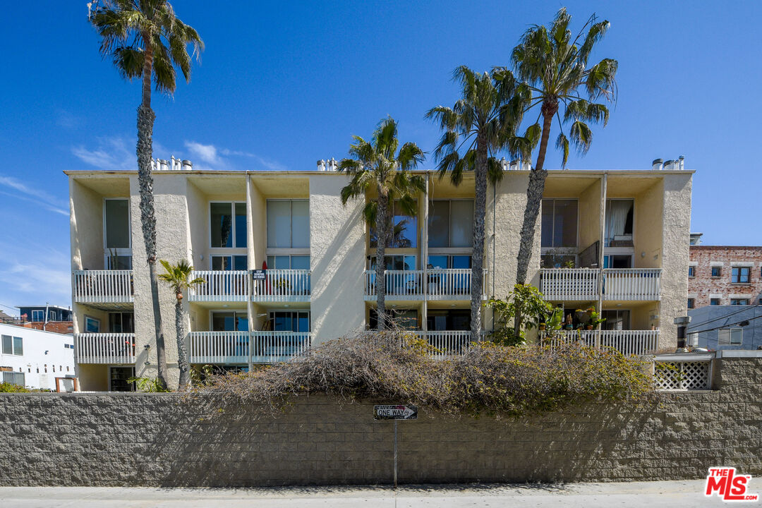 22 Navy St Unit: 103