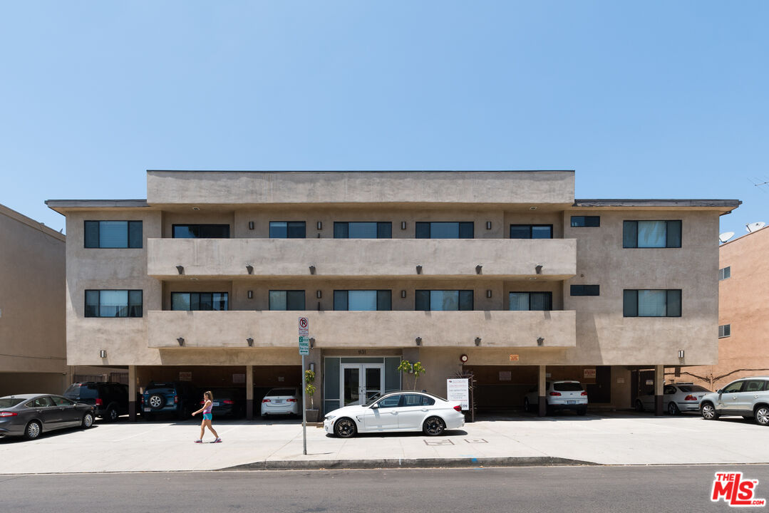931 N ALFRED ST Unit: 206