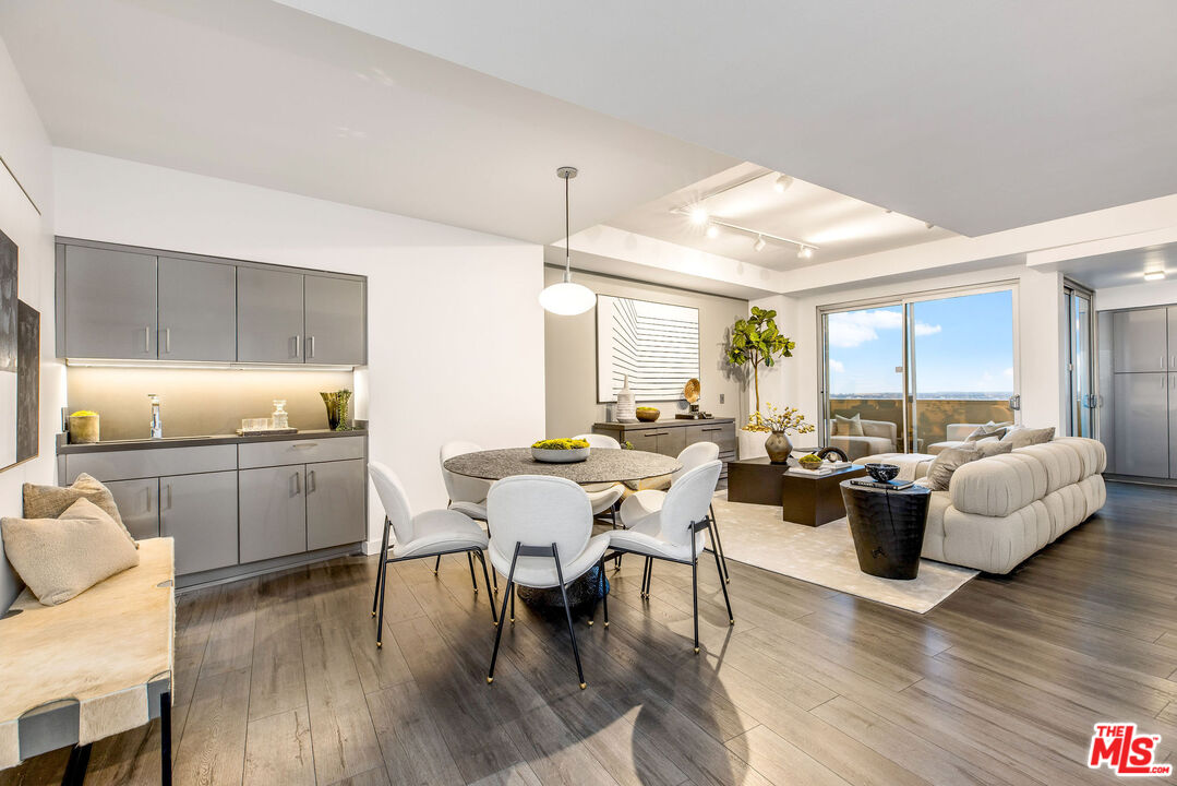 7250 Franklin Ave Unit: 1204