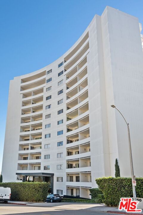 Photo of 7250 Franklin Ave, Los Angeles, CA 90046