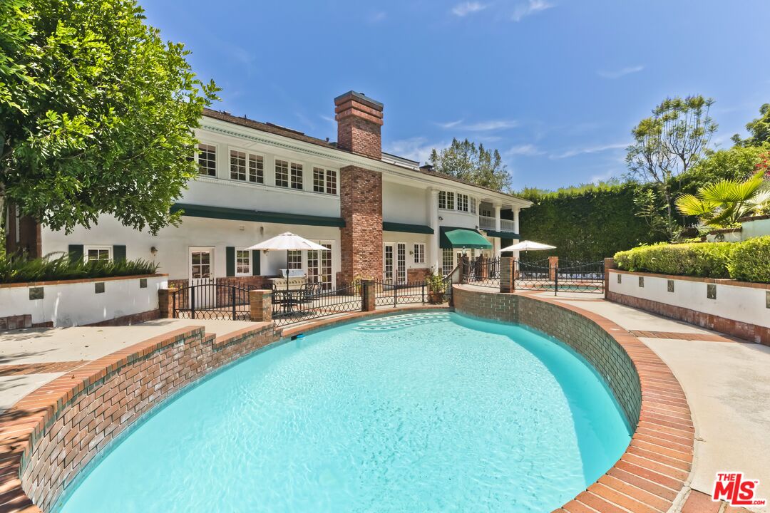 1255 Benedict Canyon Dr