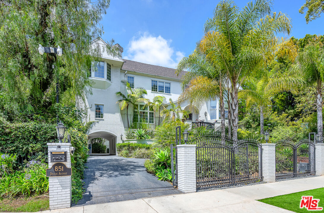 851 Devon Ave