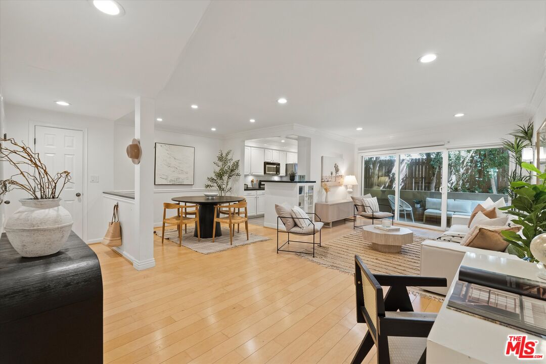 11646 Chenault St Unit: 9