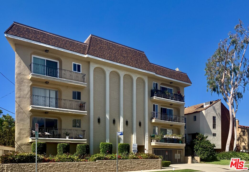 1097 S Bedford DR Unit: 204