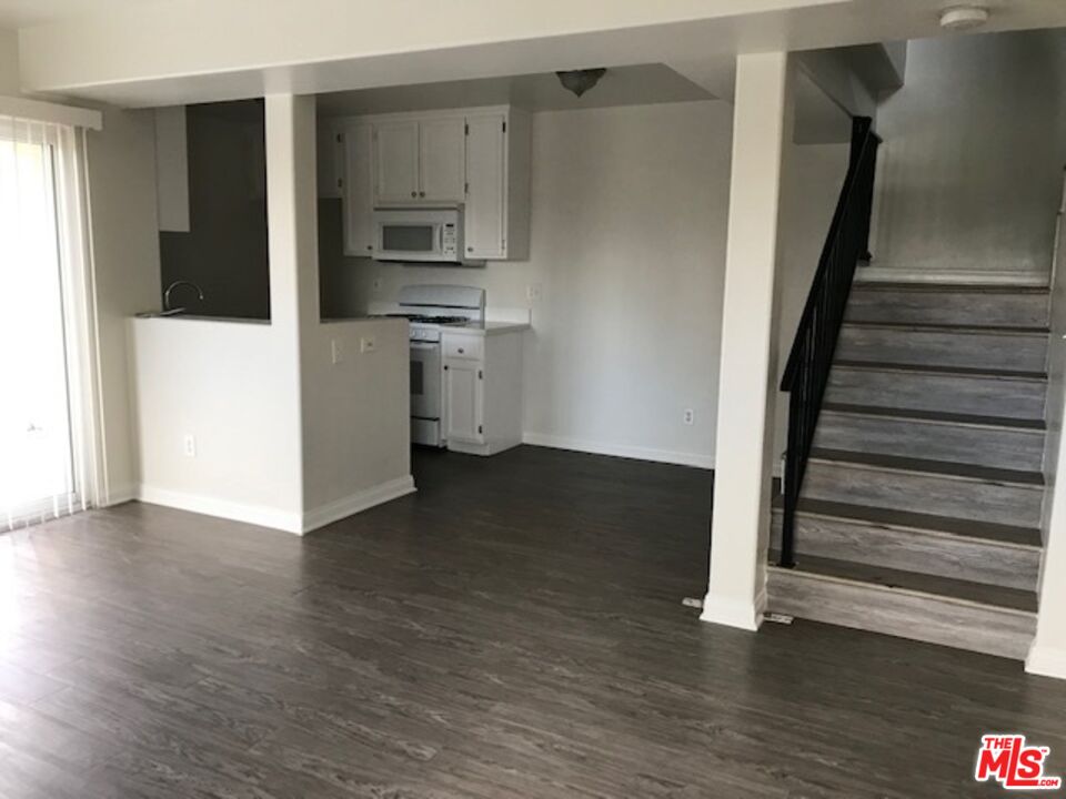 14359 Haynes St Unit: 5