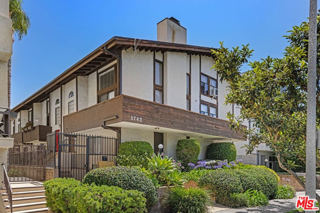 1742 Stoner Ave Unit: 2