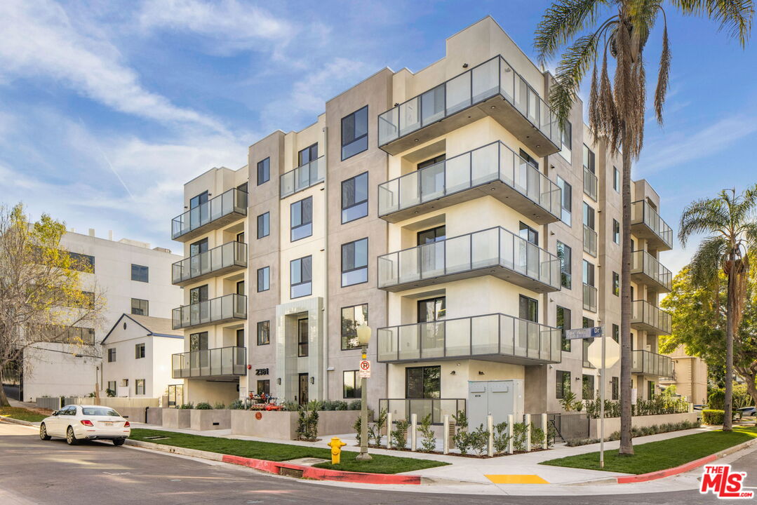2361 Fox Hills Dr Unit: 203