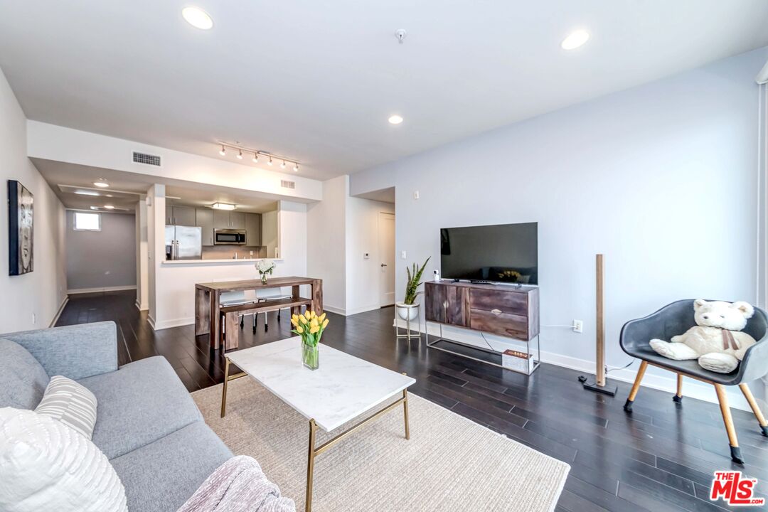 Photo of 436 S Virgil Ave, Los Angeles, CA 90020
