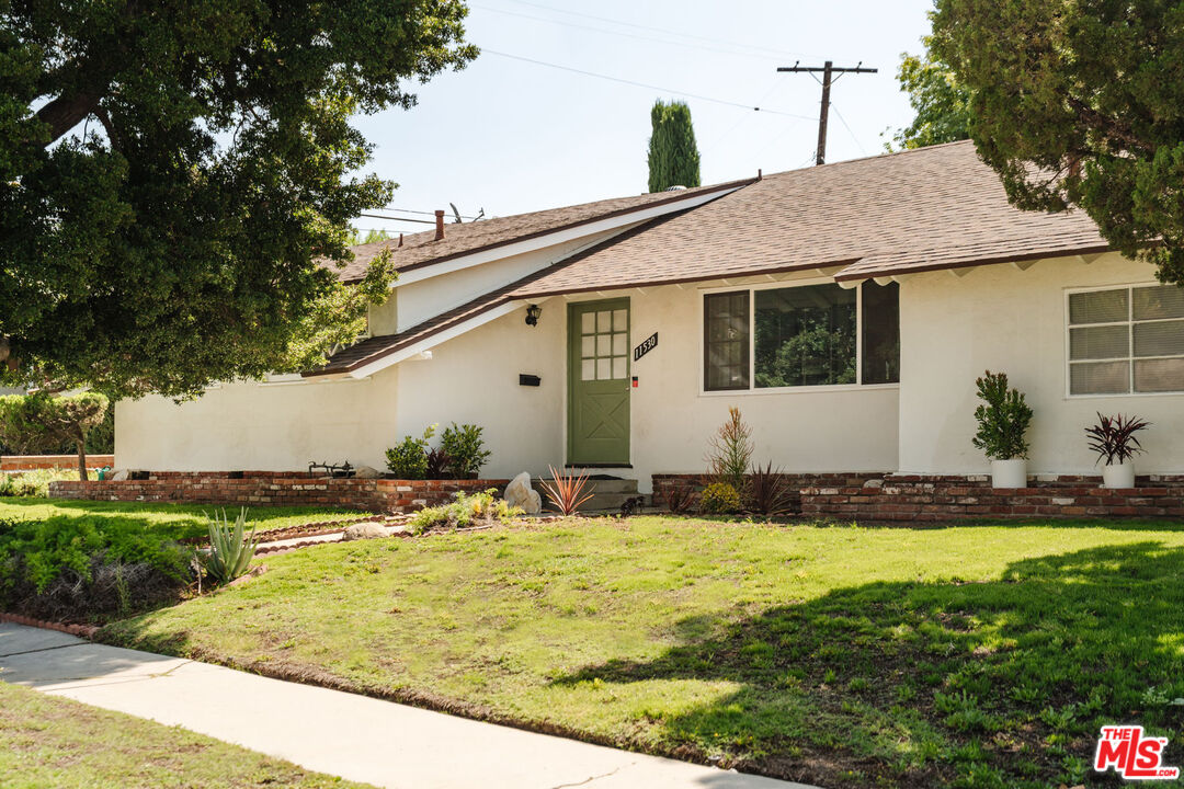 11530 Swinton Ave