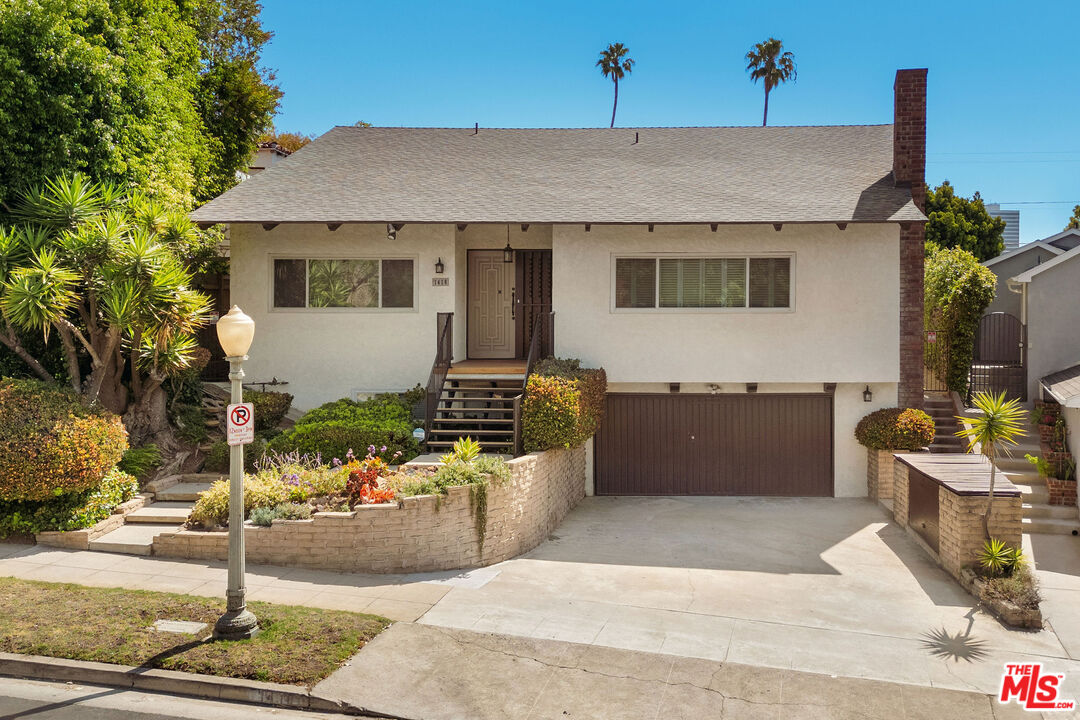 1418 Warner Ave