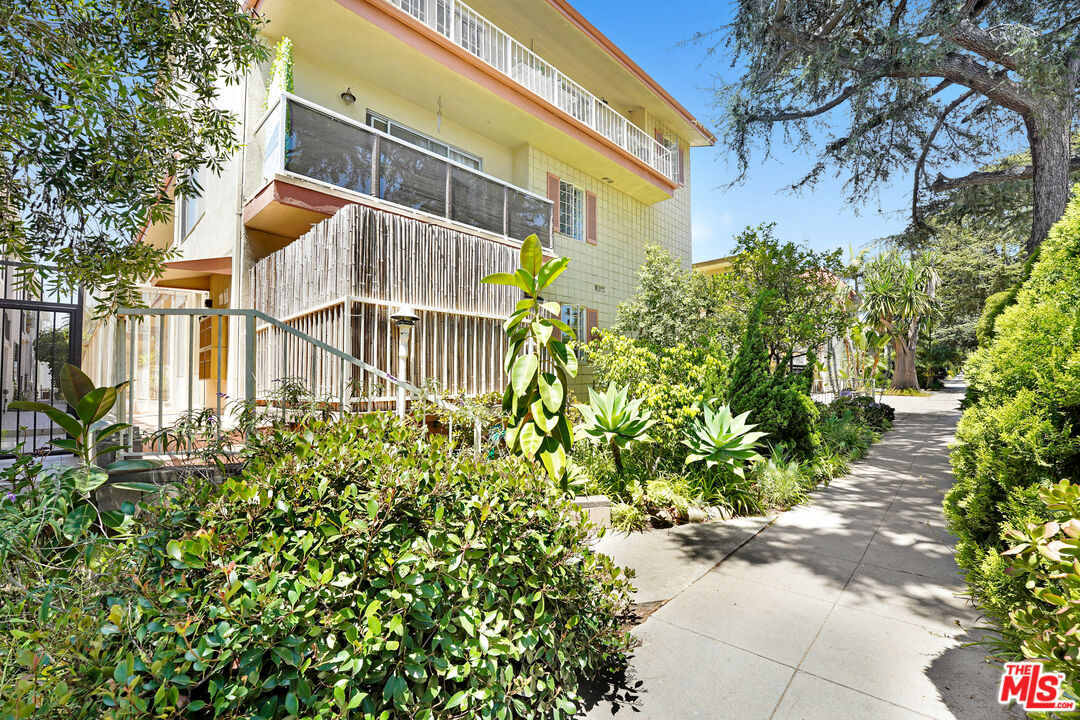 1044 9th St Unit: 3