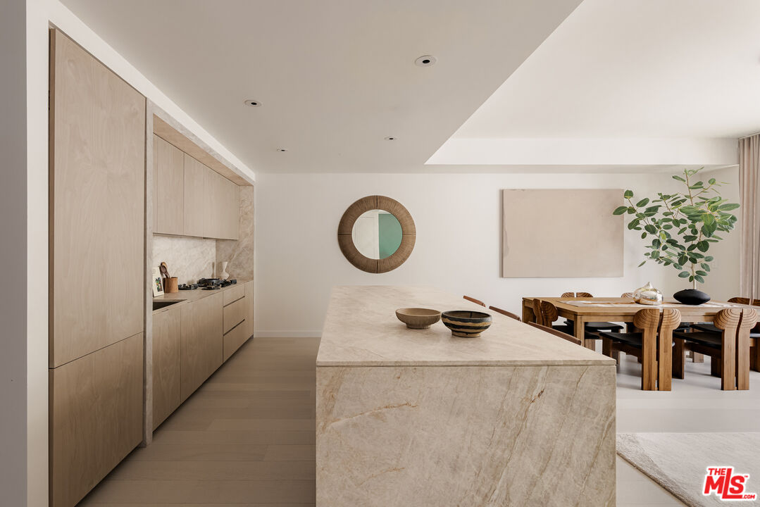 9200 Wilshire Blvd Unit: 504E