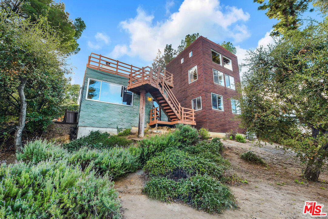 Photo of 23685 Clover Trl, Calabasas, CA 91302