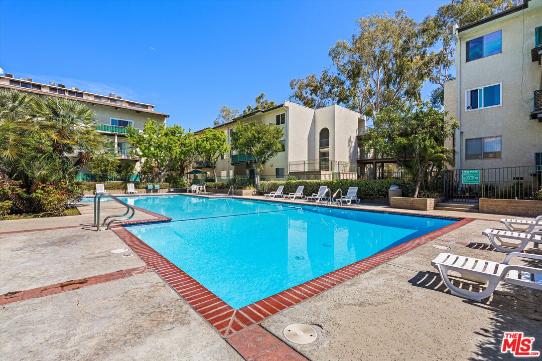 5460 White Oak Ave Unit: A105