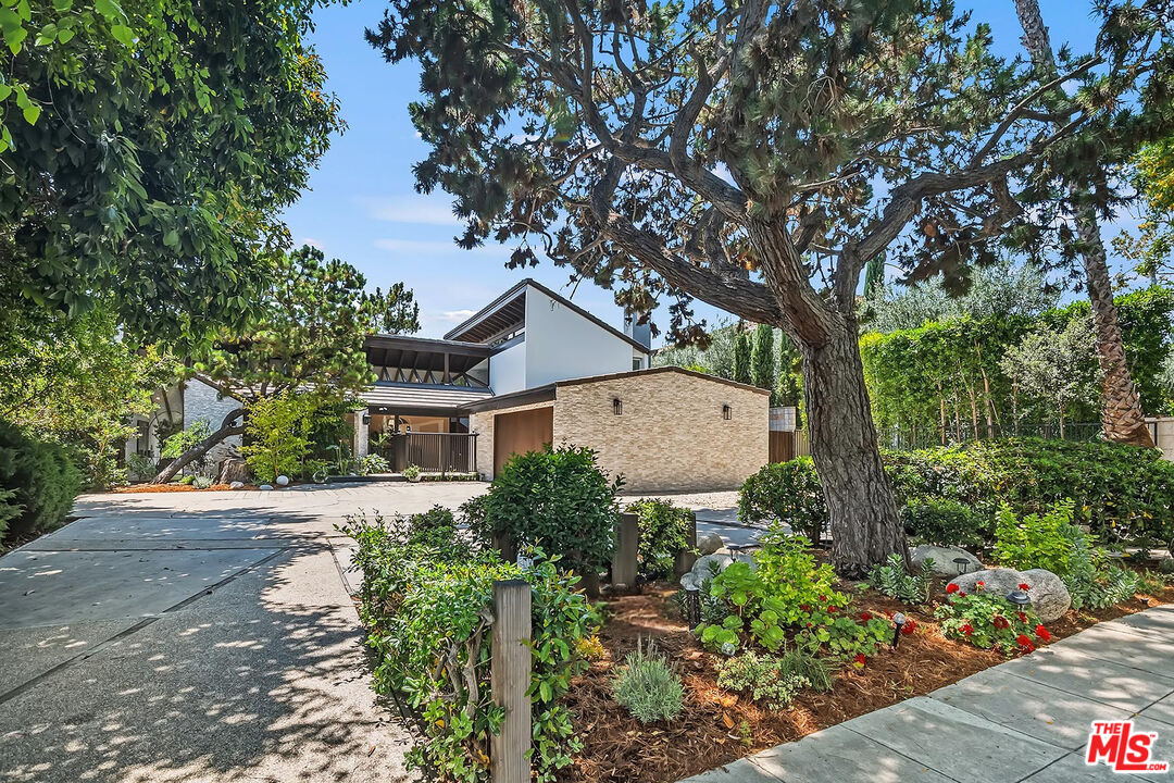 515 N Roxbury Dr