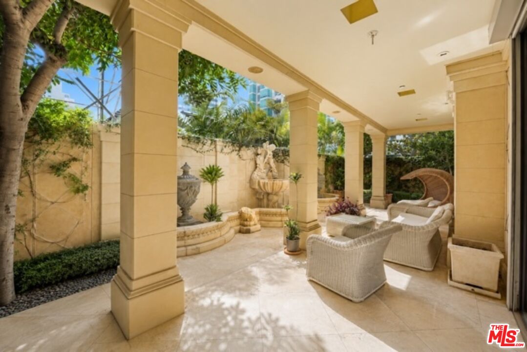 10375 Wilshire Blvd Unit: 1B