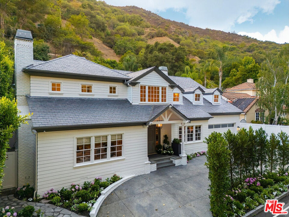 2803 Mandeville Canyon