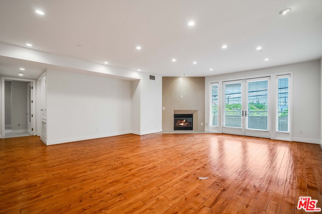 1517 S Bentley Ave Unit: 304