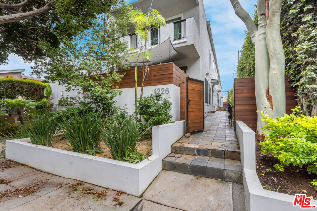 1226 Franklin St Unit: 4