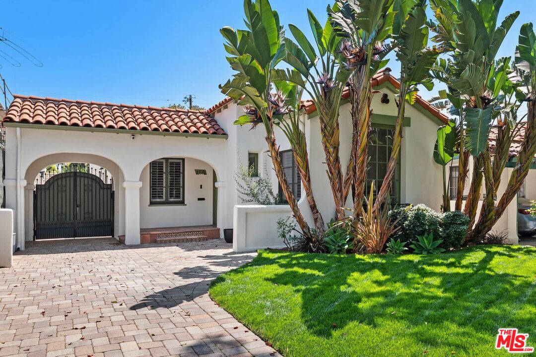 2030 Kelton Ave