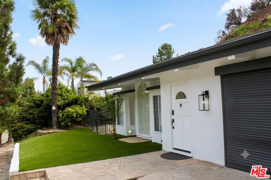 1265 Bienveneda Ave