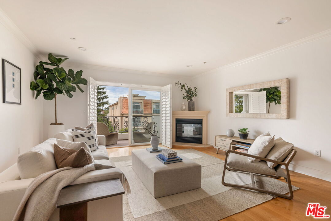 1878 Greenfield Ave Unit: PH1