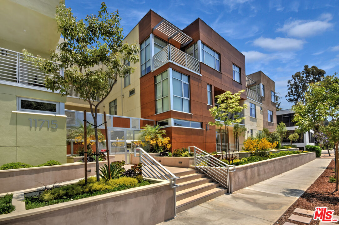 11715 W BELLAGIO RD Unit: 204