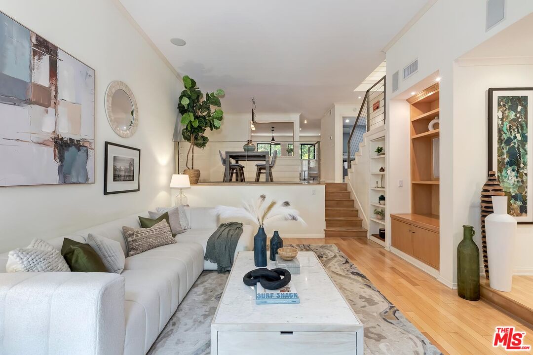 323 San Vicente Blvd Unit: 11