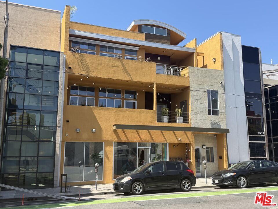 2216 Main St Unit: 8 Units