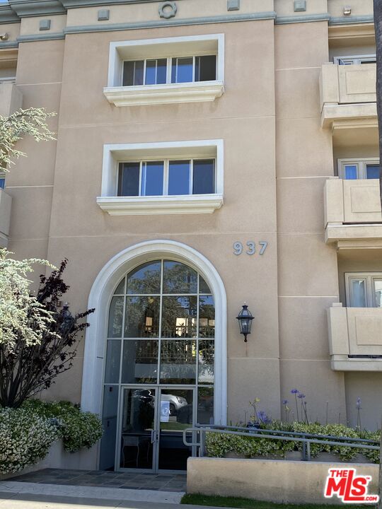 937 12th St Unit: 101