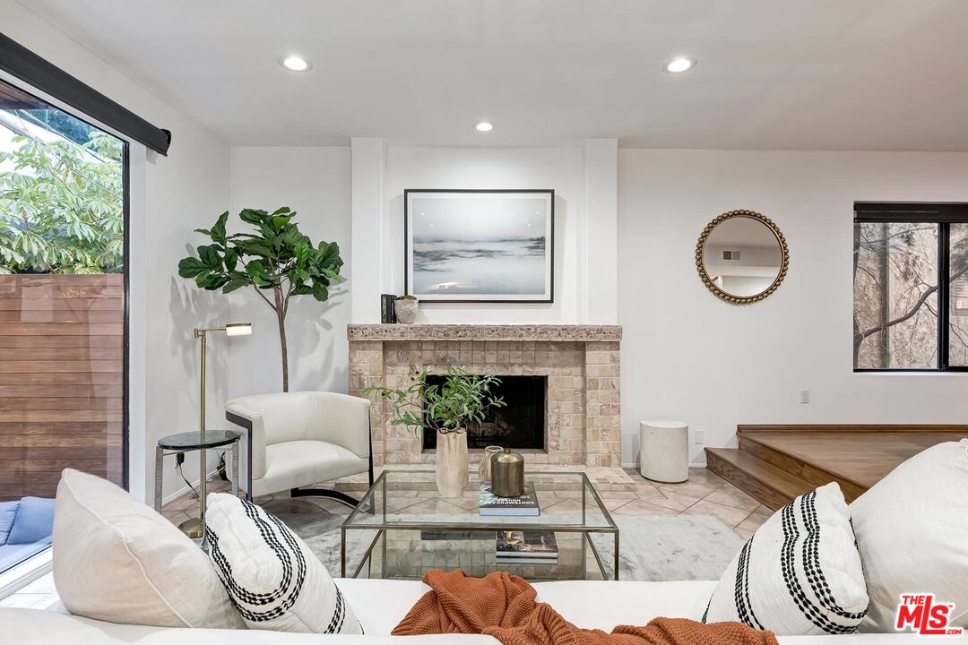1427 S Bentley Ave Unit: C