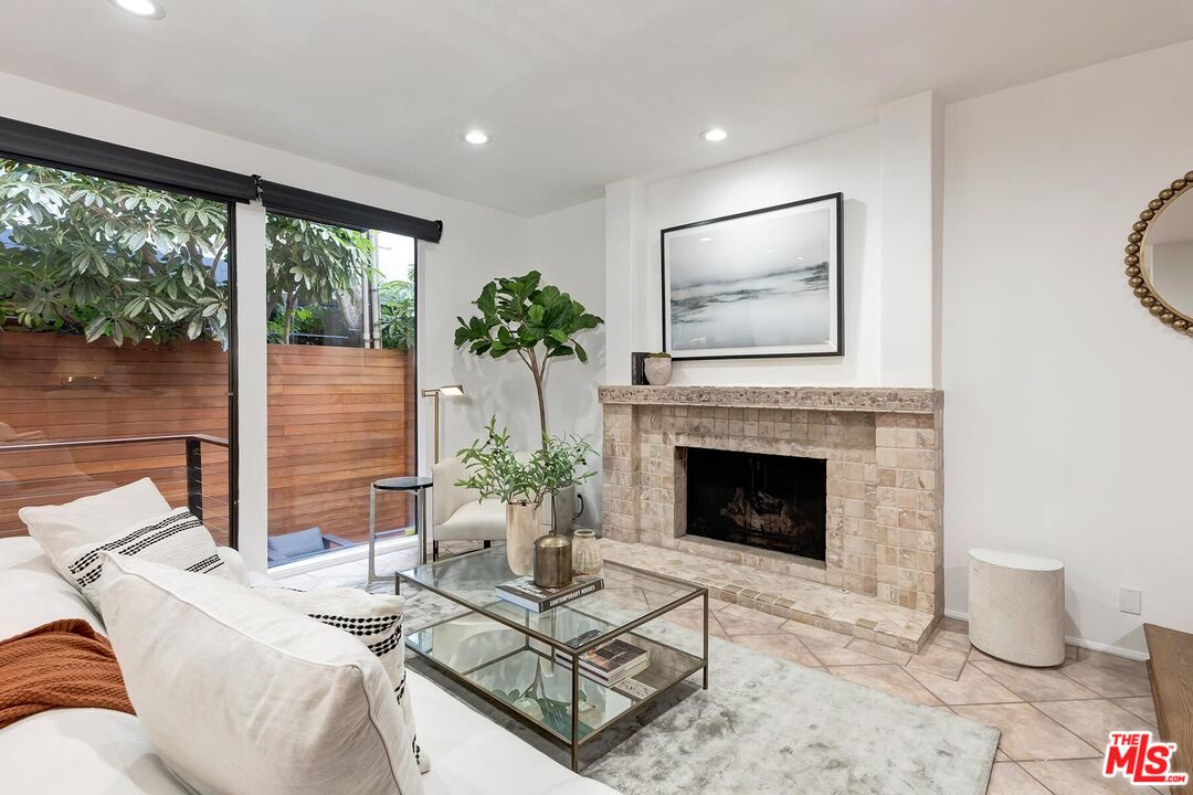 1427 S Bentley Ave Unit: C