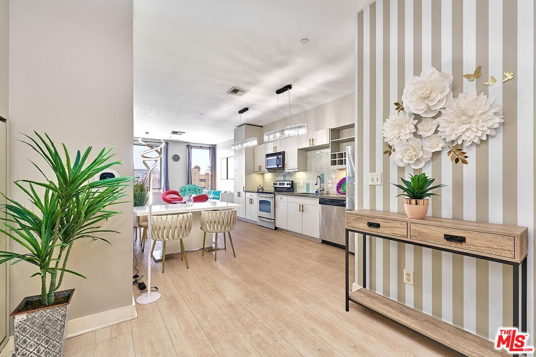Photo of 3810 Wilshire Blvd, Los Angeles, CA 90010