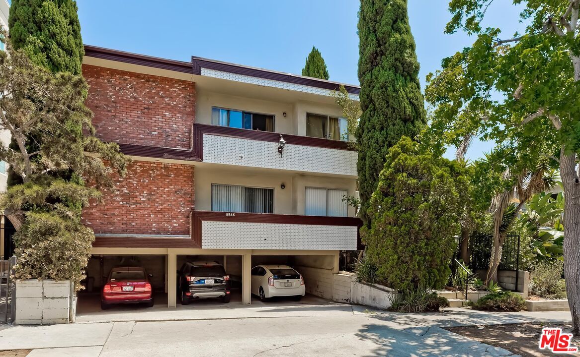 11938 Goshen Ave Unit: 9