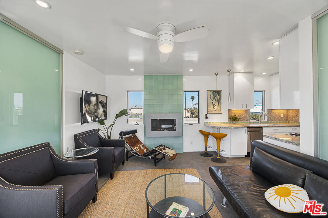 Photo of 11 24th Ave, Venice, CA 90291