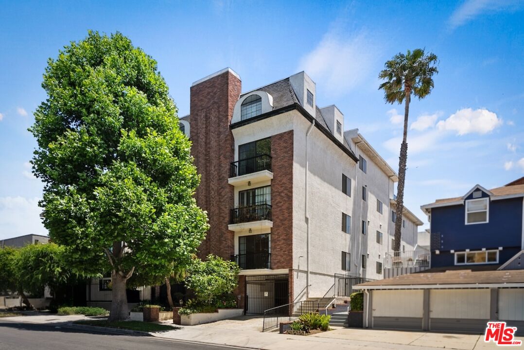 10620 Eastborne Ave Unit: 102