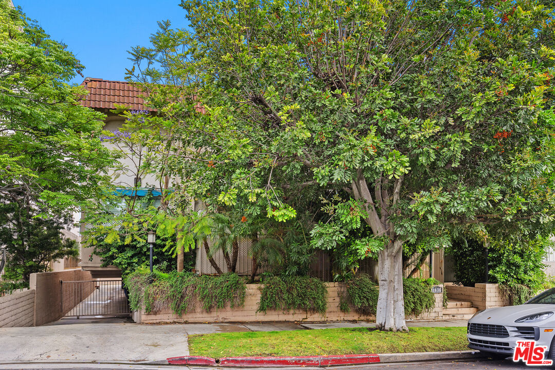 11836 Mayfield Ave Unit: 9